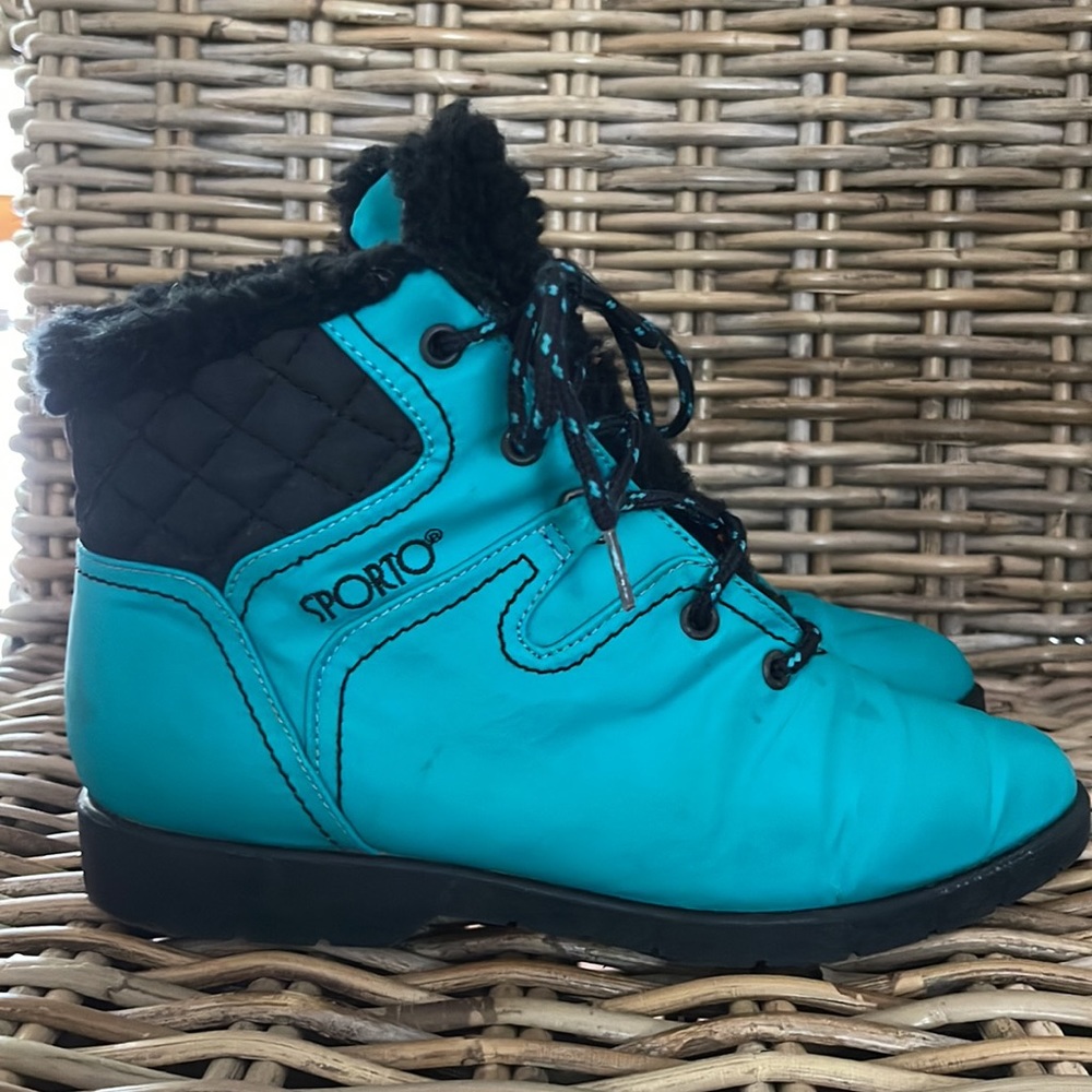 Vintage 80’s teal thermalite sports boot
